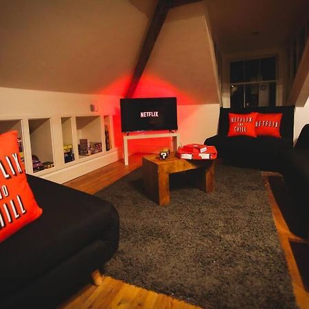 Games And Movies Lounge 7 Bed City Centre Apartment Νιούκασλ Εξωτερικό φωτογραφία