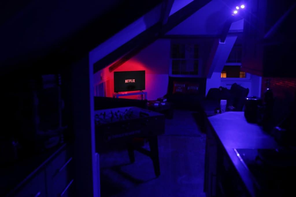 Games And Movies Lounge 7 Bed City Centre Apartment Νιούκασλ Εξωτερικό φωτογραφία